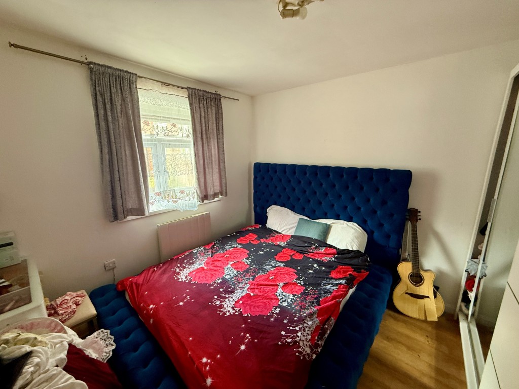 Lot: 113 - SIX FLATS FOR INVESTMENT - Elizabeth House Flat 1 Bedroom one